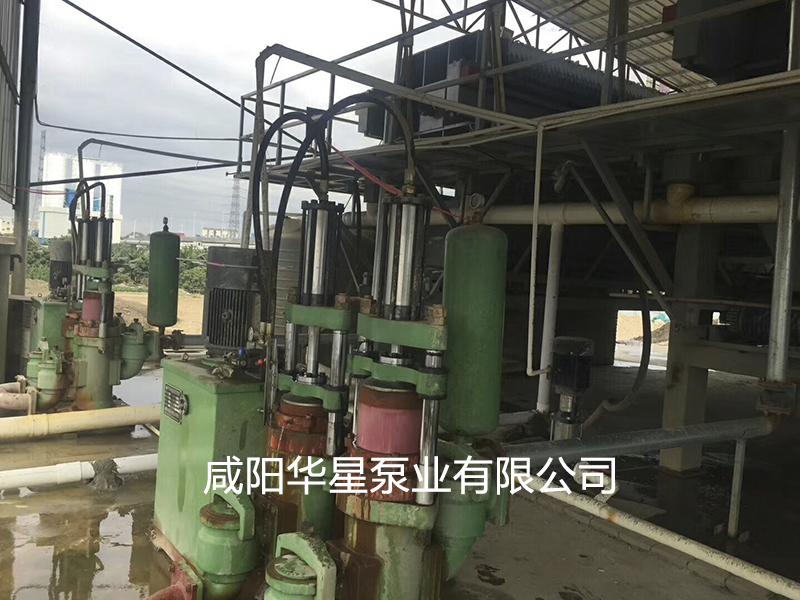 污水處理廠使用華星柱塞泥漿泵現(xiàn)場